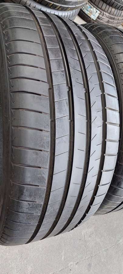 Bridgestone, vasaras 285/35 R22