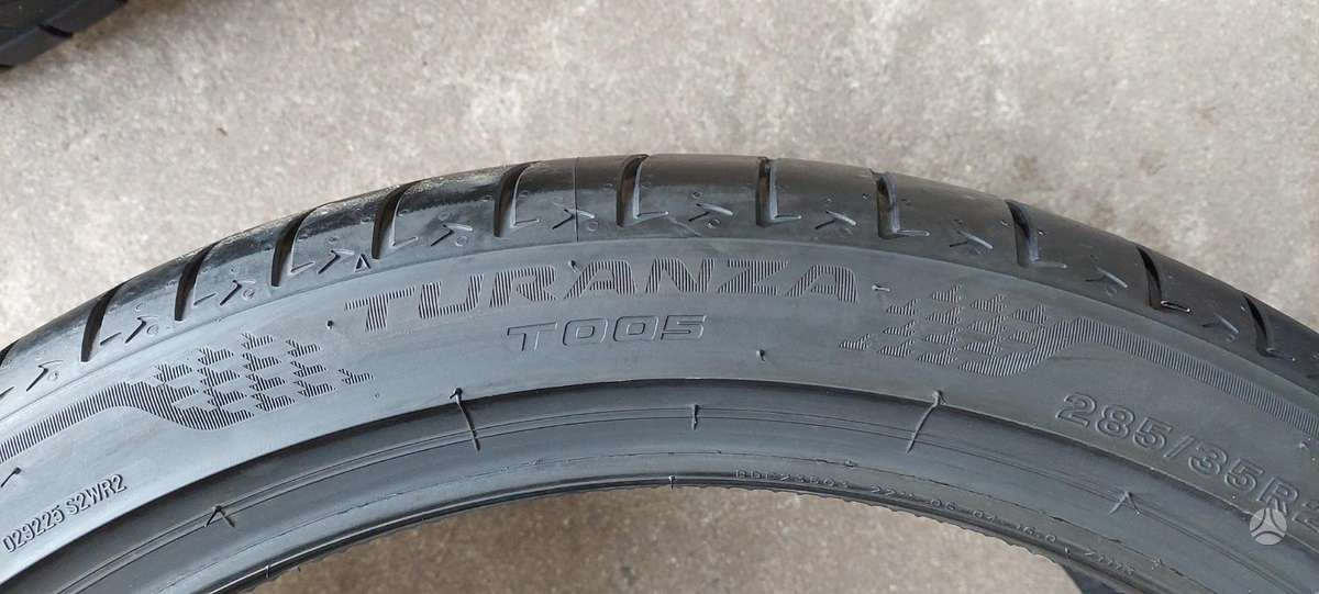 Bridgestone, summer 285/35 R22