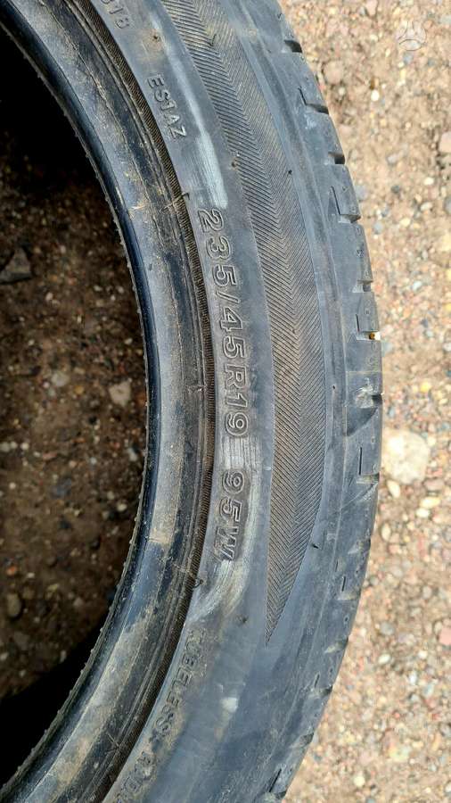 Bridgestone, vasaras 235/45 R19
