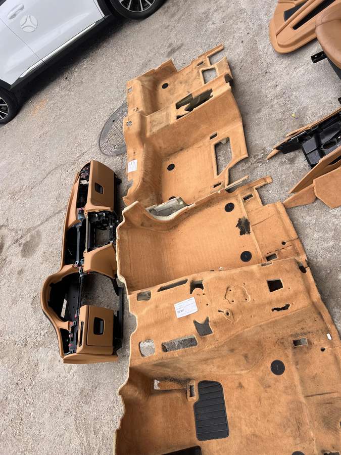 BMW 7 serija salono detalės