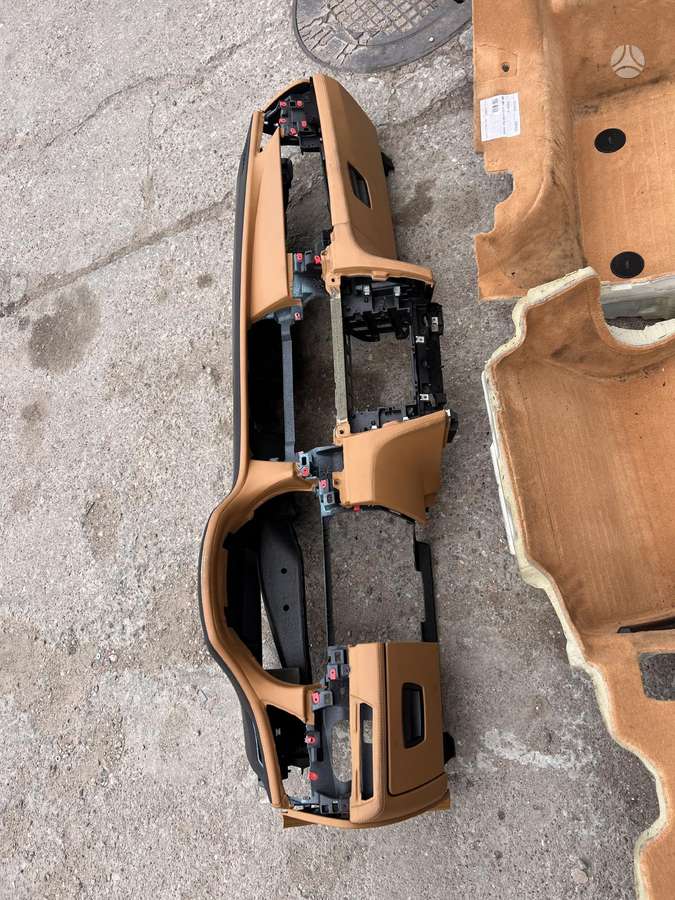 BMW 7 serija salono detalės