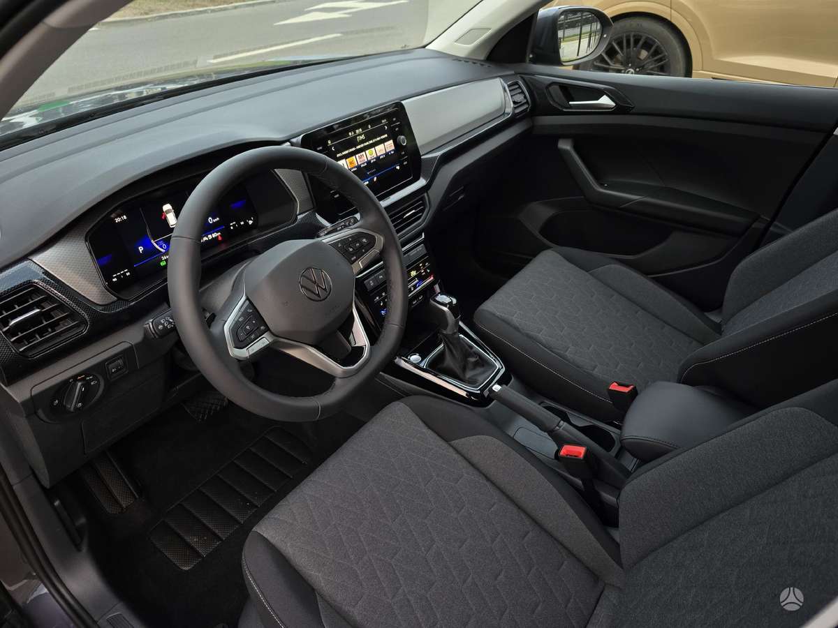 Volkswagen T-Cross, off-road / crossover