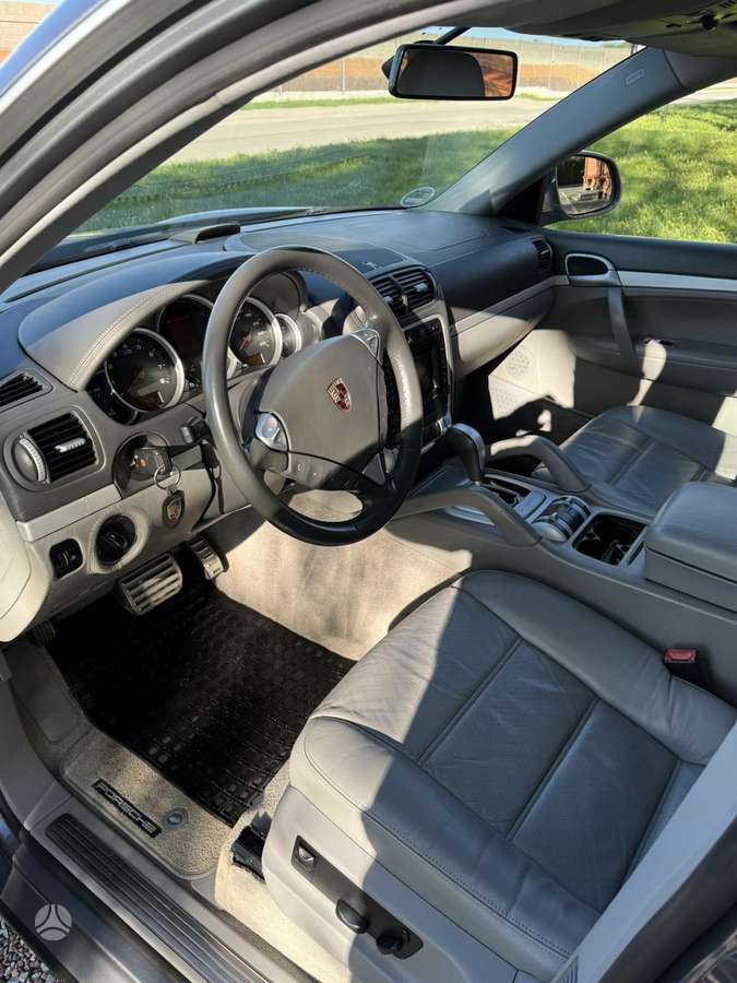 Porsche Cayenne - 8