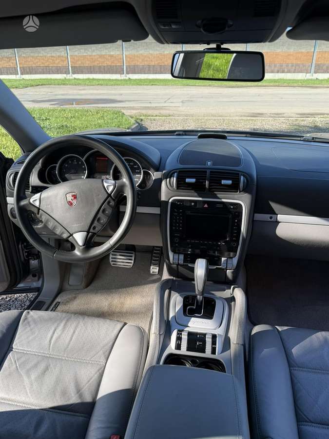 Porsche Cayenne - 9