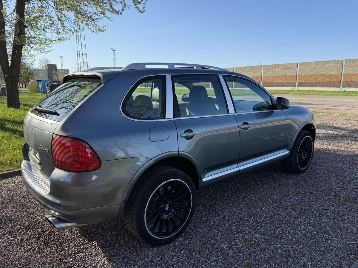 Porsche Cayenne - 4