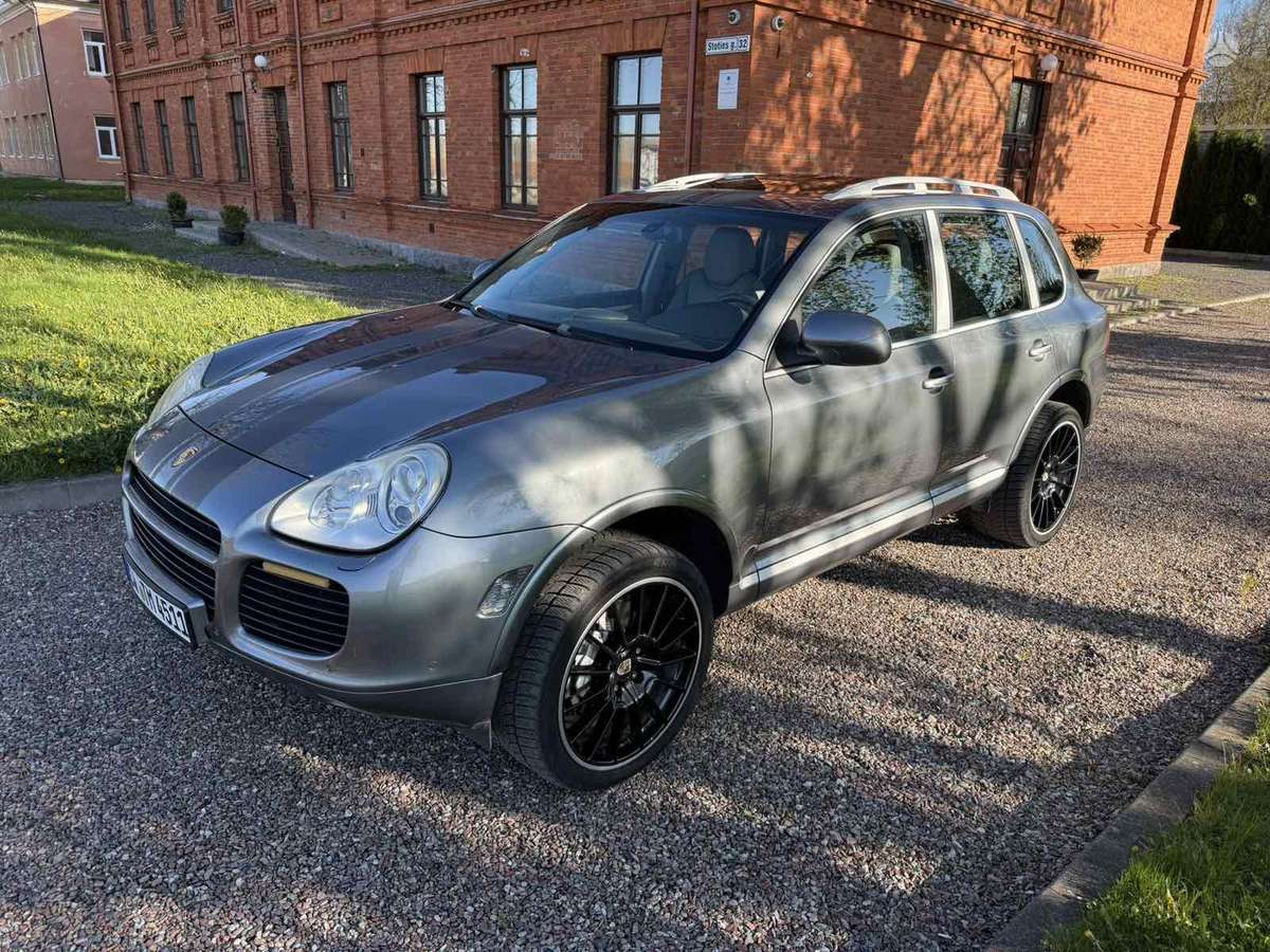 Porsche Cayenne - 1