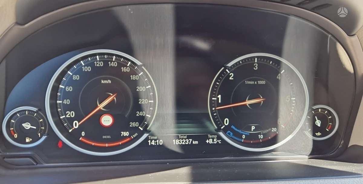 BMW 5 serija prietaisų skydelis