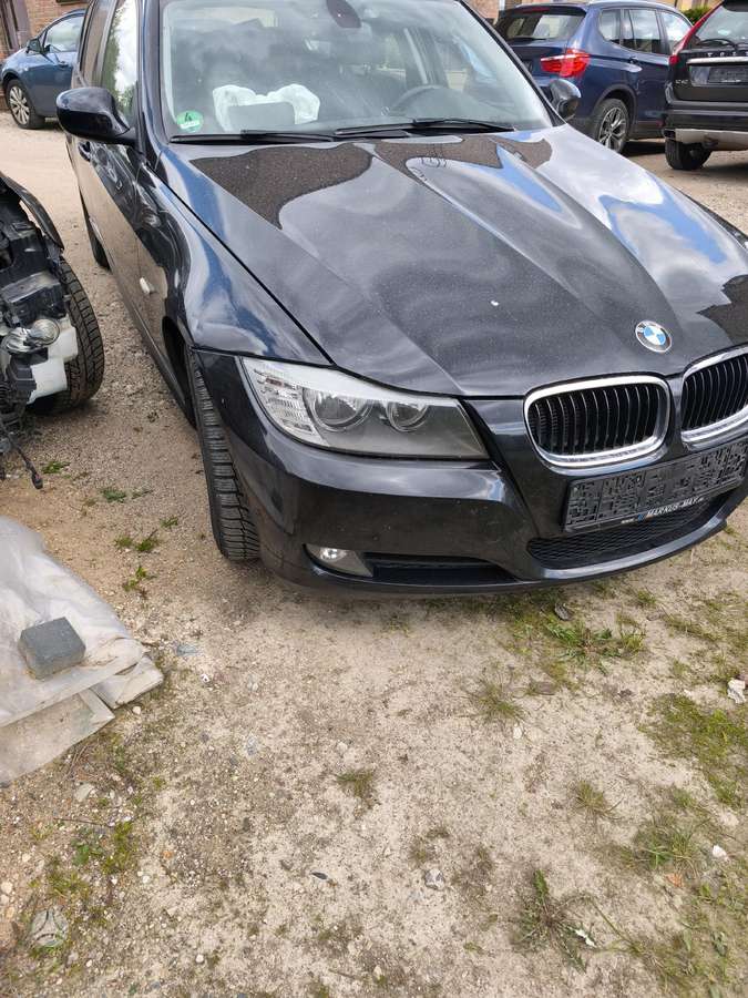 BMW 3 serija 688 spalva