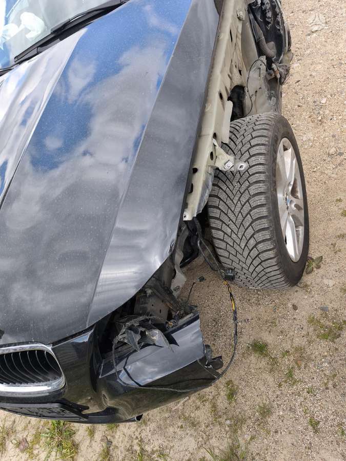 BMW 3 serija 688 spalva
