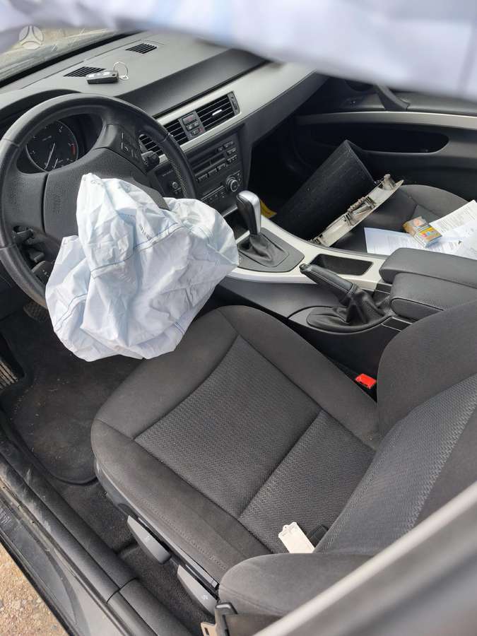 BMW 3 serija 688 spalva