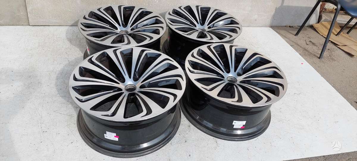 Bentley Bentayga, 36A601025S, Cen15405