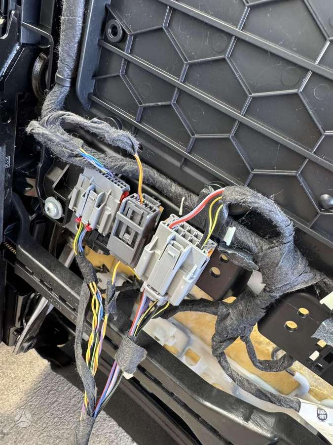 Land Rover Evoque dalimis