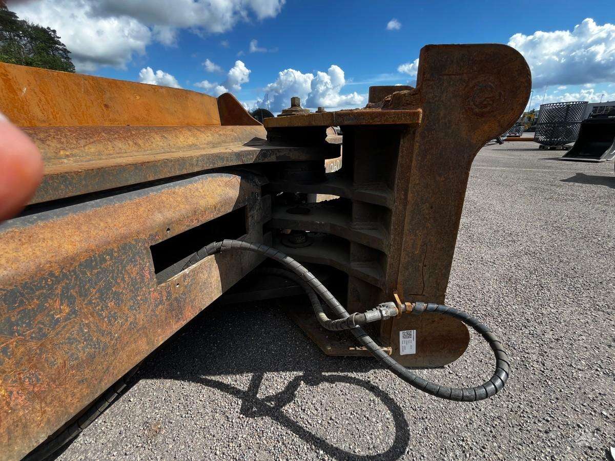 -Kita- Kaušas kasimo-planiravimo1,8m3, excavator