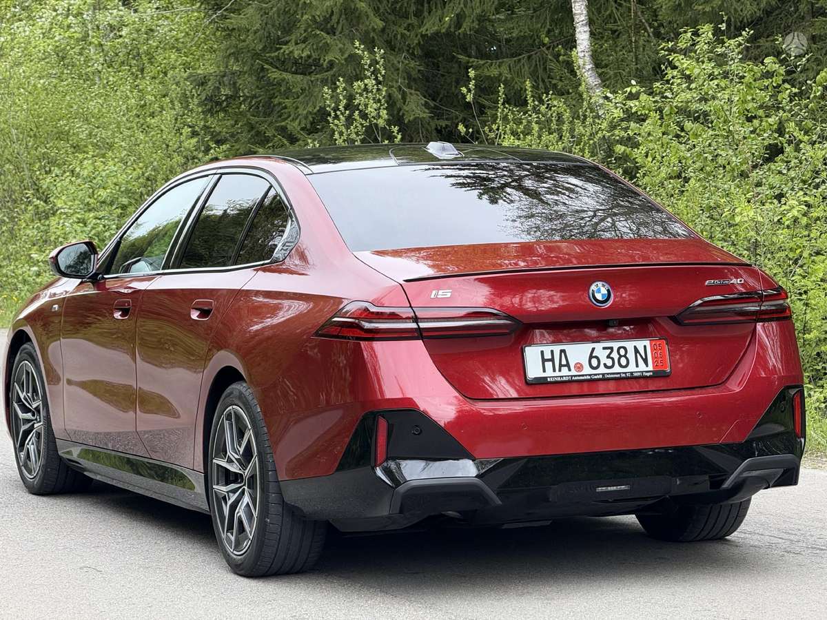 BMW i5, Лимузин