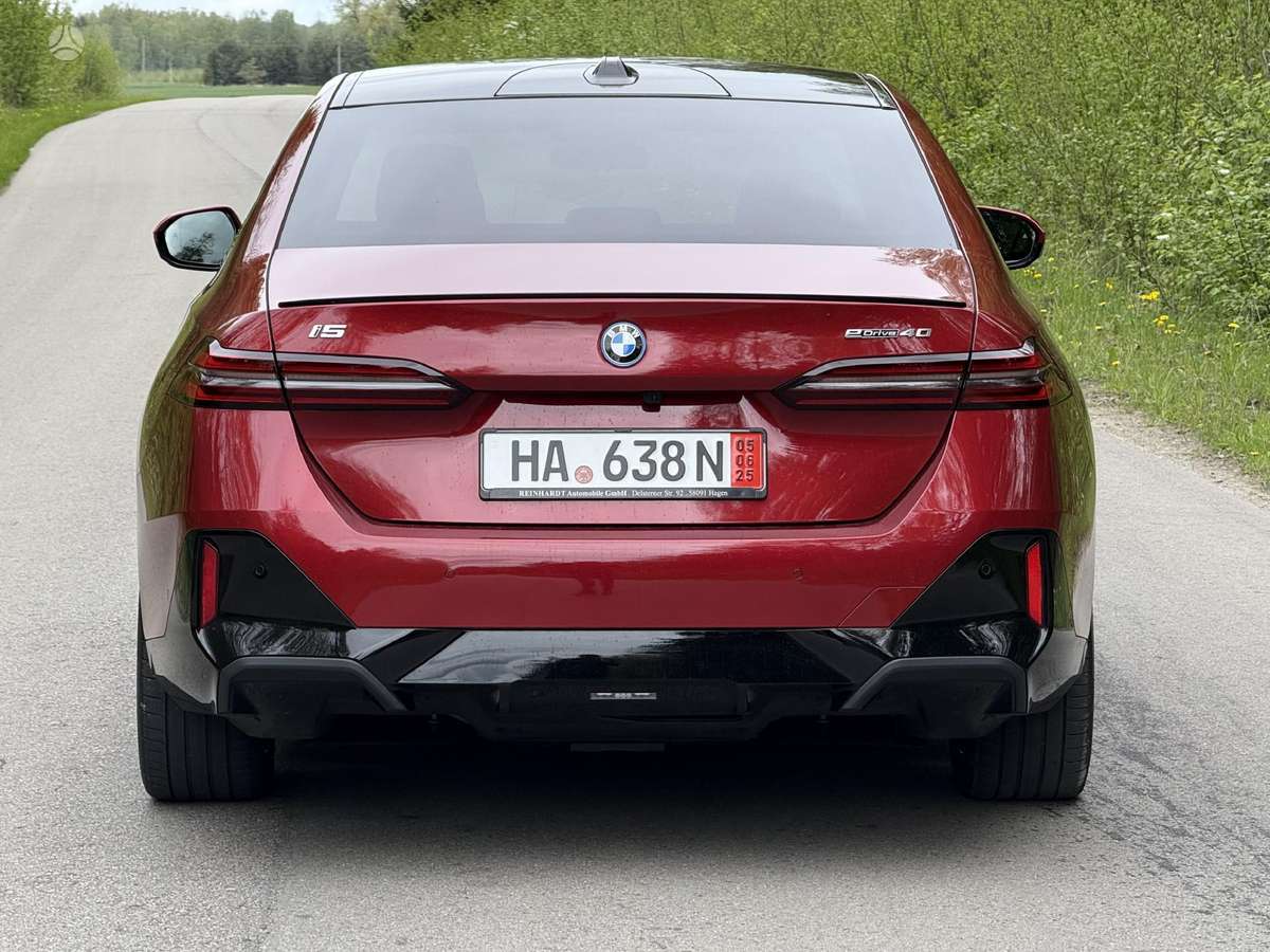BMW i5, Лимузин