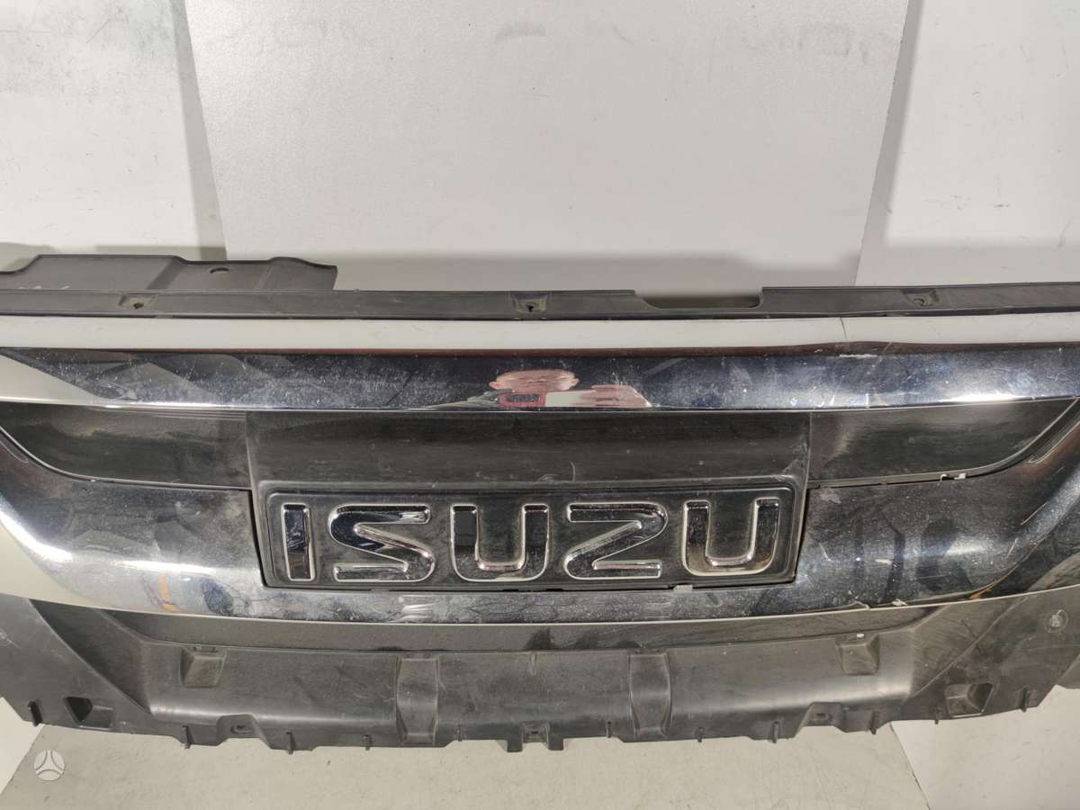 Isuzu D-Max radiatora režģis