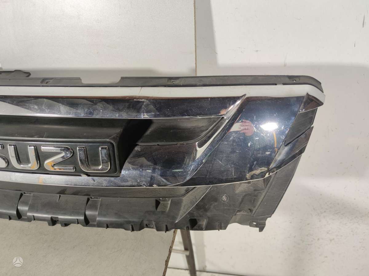 Isuzu D-Max radiatora režģis