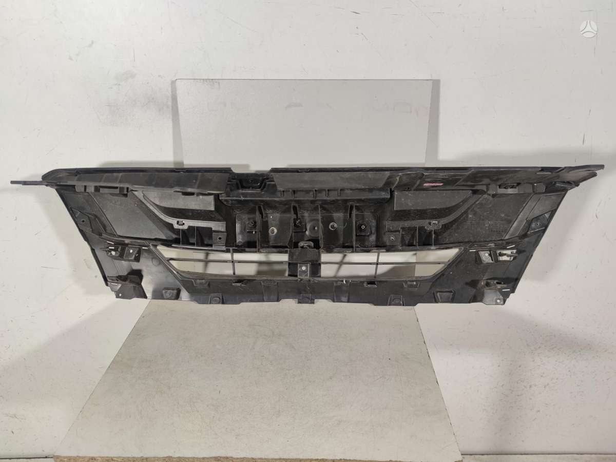 Isuzu D-Max front grill