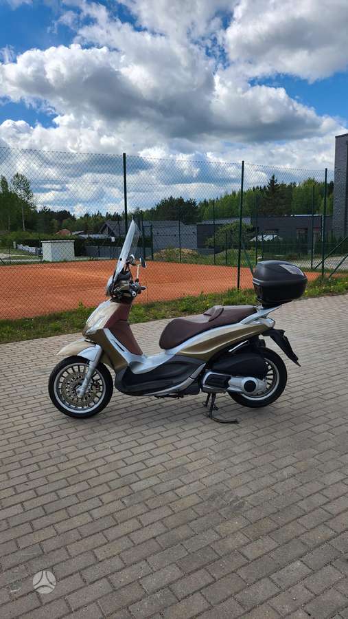 Piaggio Beverly 300cc, scooters / mopeds