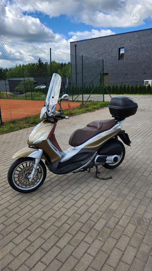 Piaggio Beverly 300cc, scooters / mopeds
