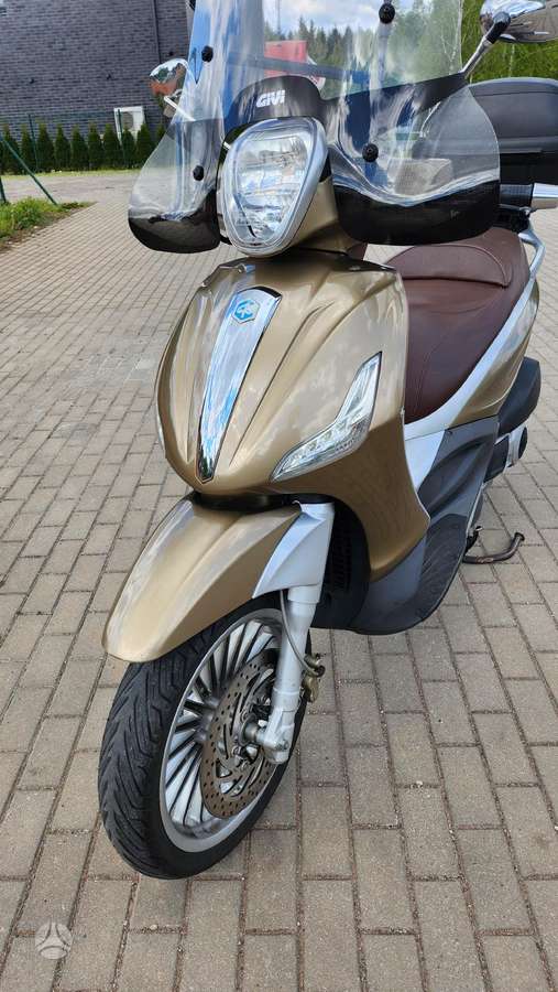 Piaggio Beverly 300cc, scooters / mopeds