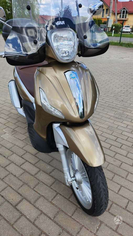 Piaggio Beverly 300cc, scooters / mopeds