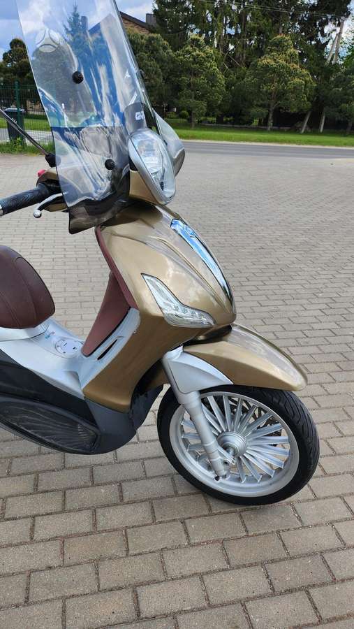 Piaggio Beverly 300cc, scooters / mopeds