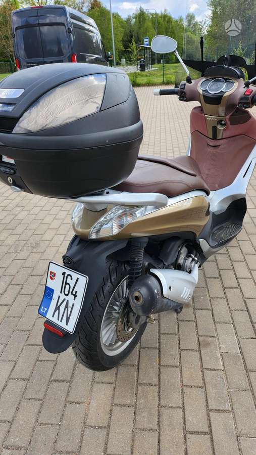 Piaggio Beverly 300cc, scooters / mopeds