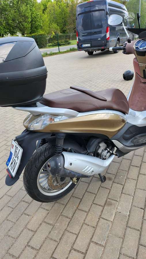 Piaggio Beverly 300cc, scooters / mopeds