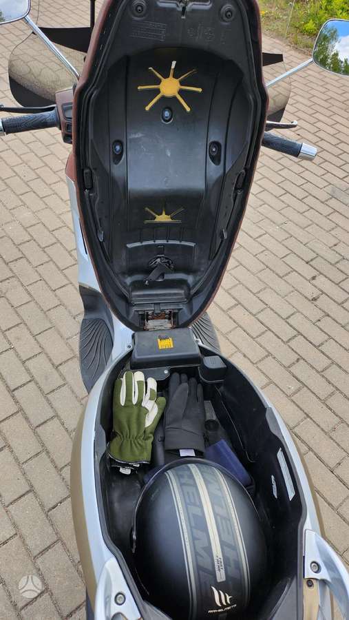 Piaggio Beverly 300cc, мотороллеры / мопеды