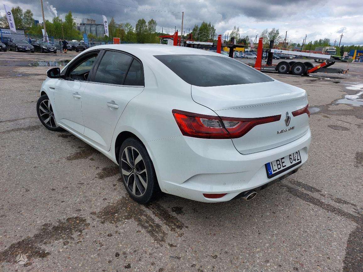 Renault Megane, Седан