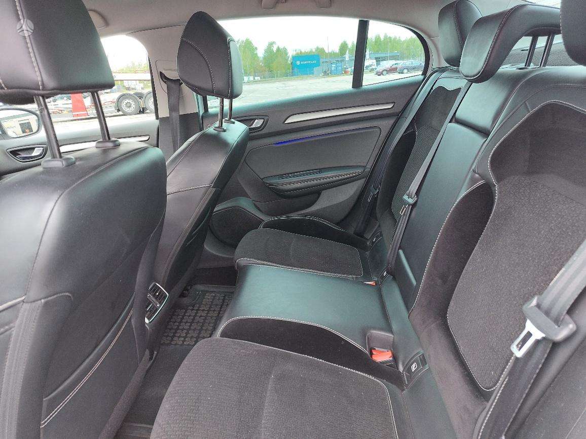 Renault Megane, Седан