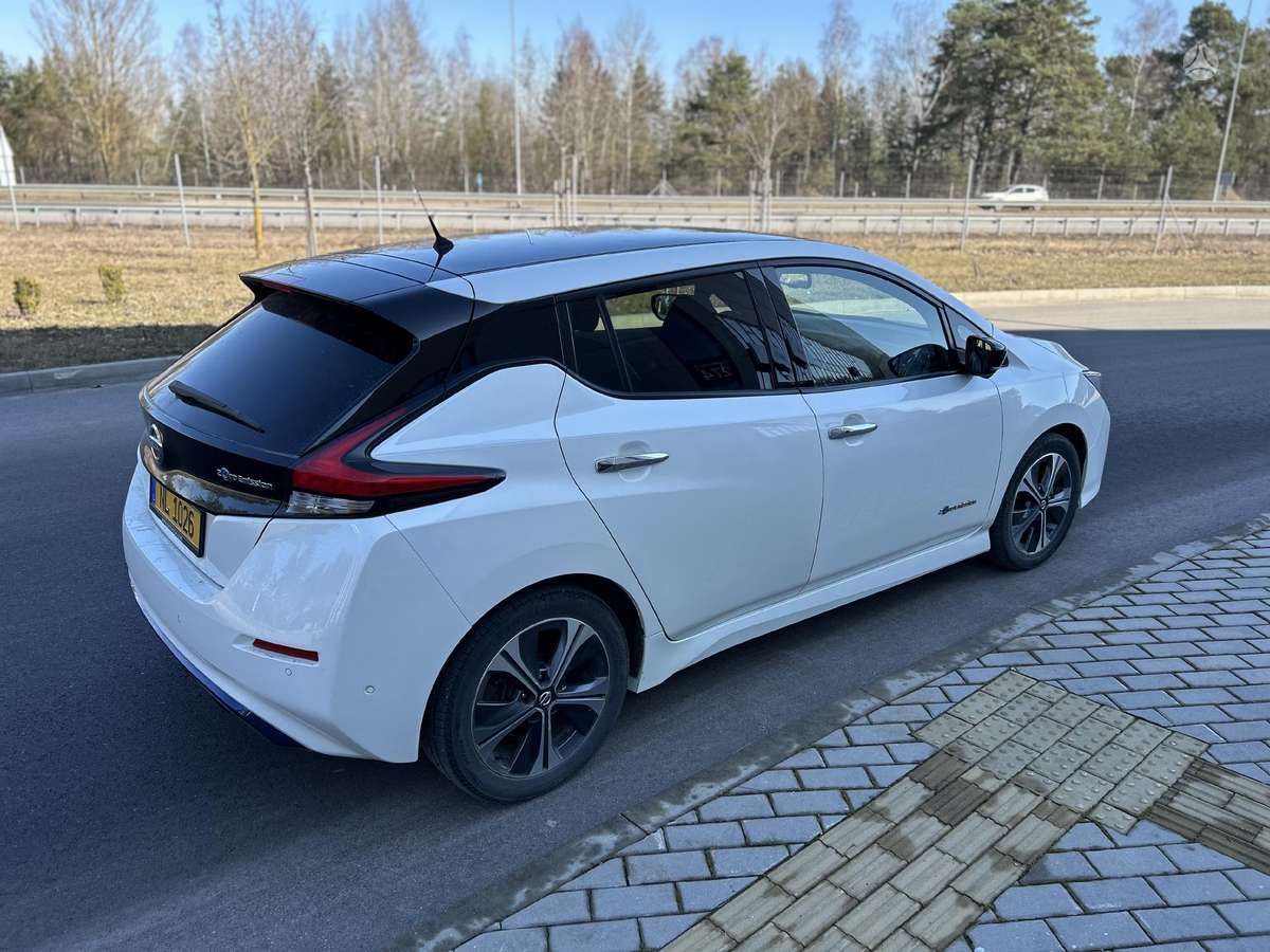 Nissan Leaf, 40 кВт·ч, Хэтчбек