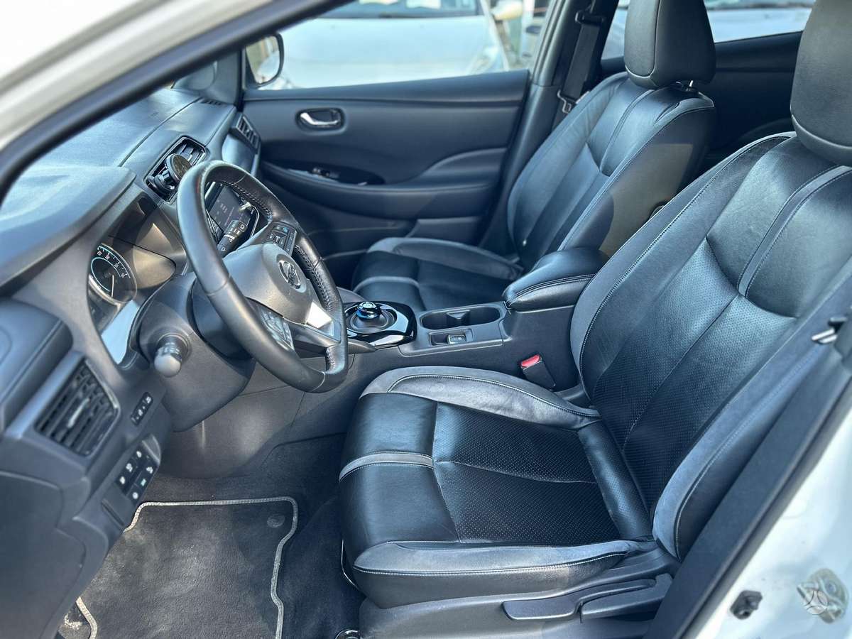 Nissan Leaf, 40 кВт·ч, Хэтчбек
