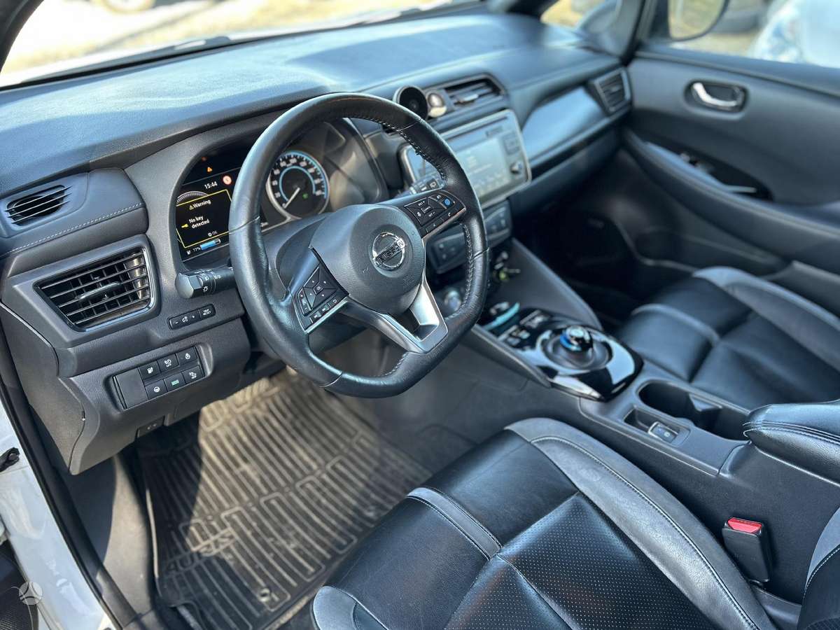 Nissan Leaf, 40 кВт·ч, Хэтчбек