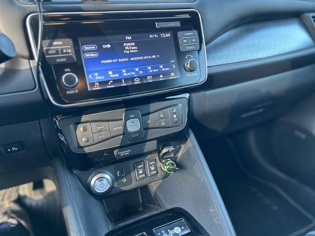 Nissan Leaf, 40 кВт·ч, Хэтчбек