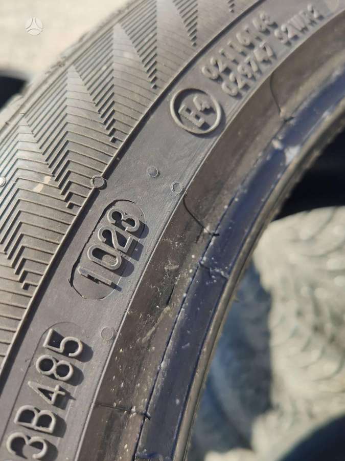 Gislaved, vasarinės 255/40 R18