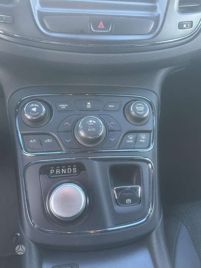 Chrysler 200, 2.4 l., Седан