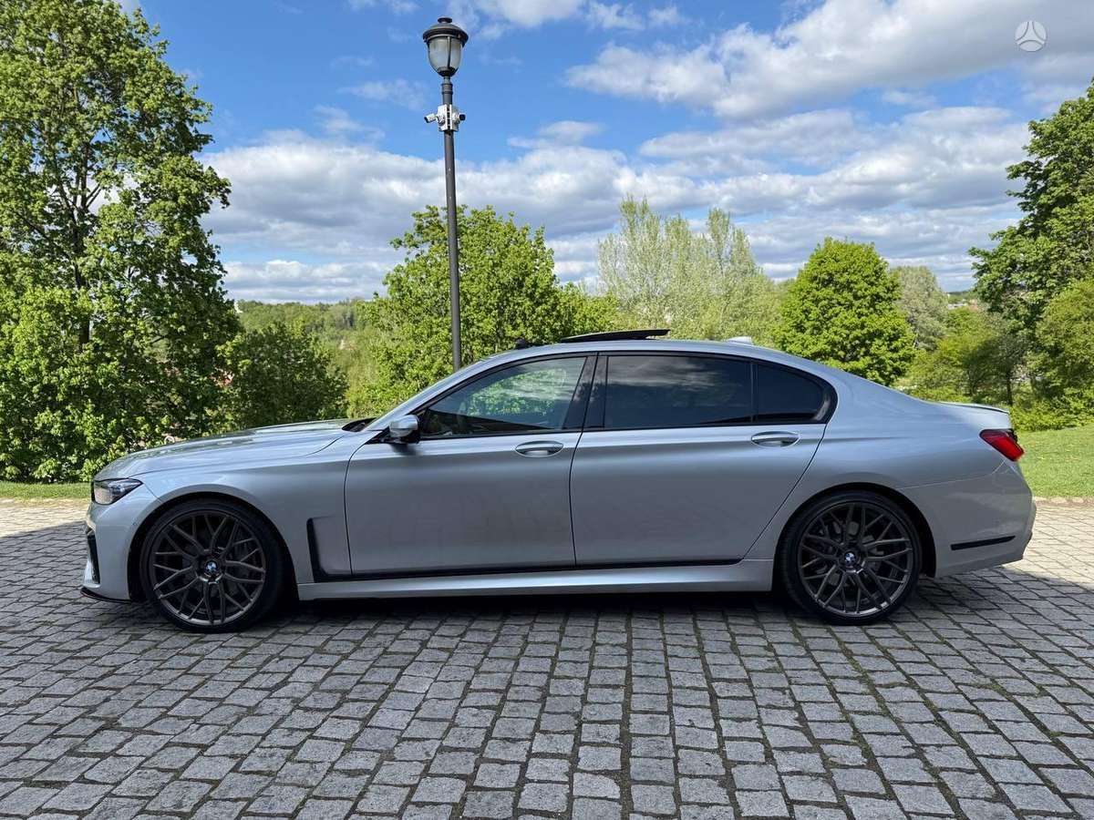 BMW 750, 4.4 l., Седан