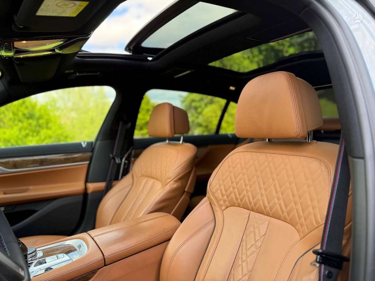 BMW 750, 4.4 l., Седан