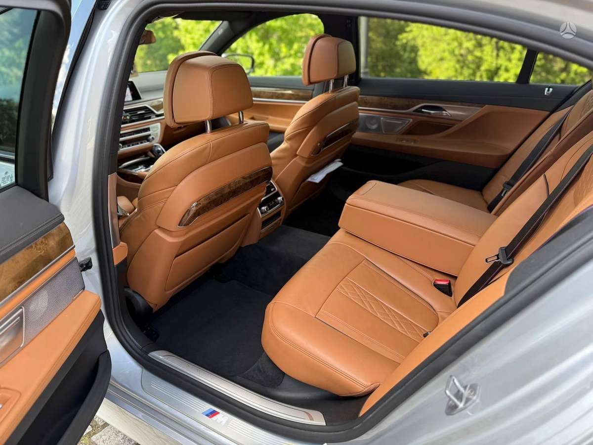 BMW 750, 4.4 l., Седан