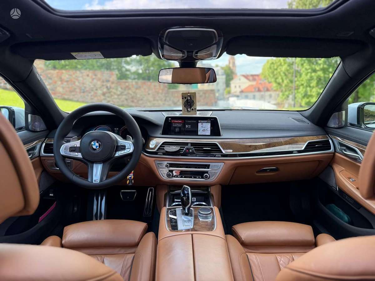 BMW 750, 4.4 l., Седан