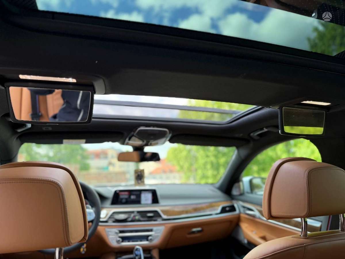 BMW 750, 4.4 l., Седан