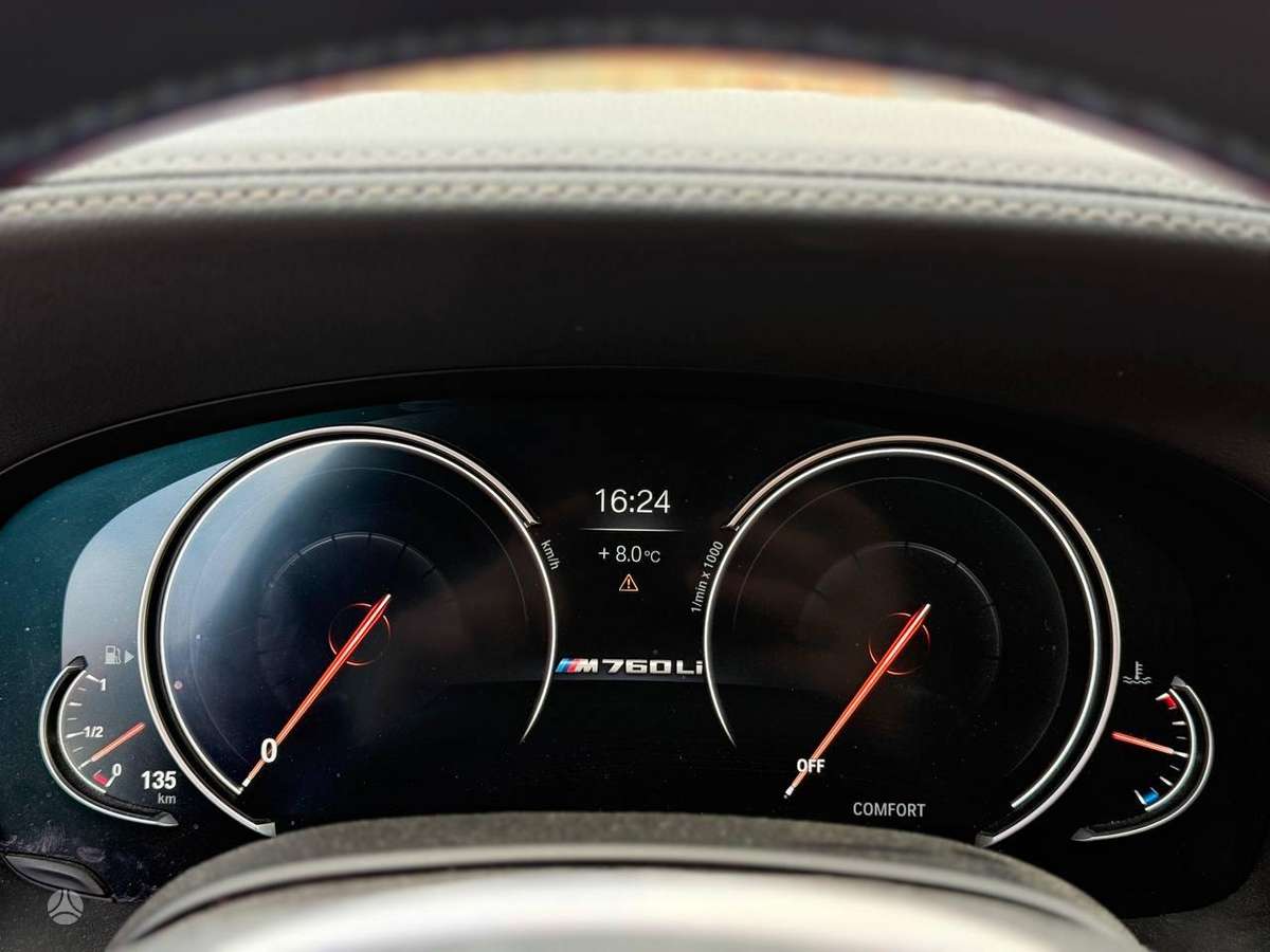 BMW 750, 4.4 l., Седан