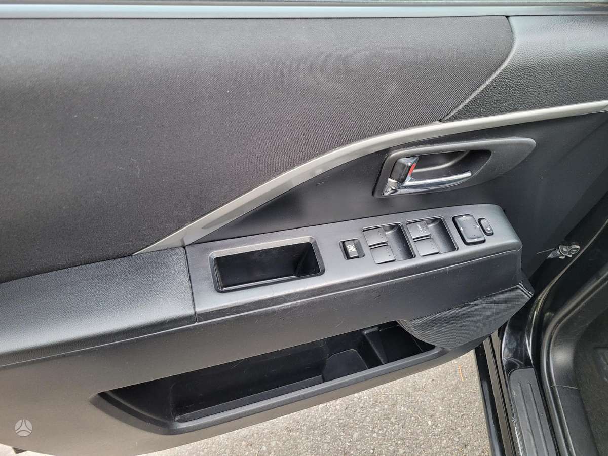 Mazda 5, 2.0 l., Минивэн
