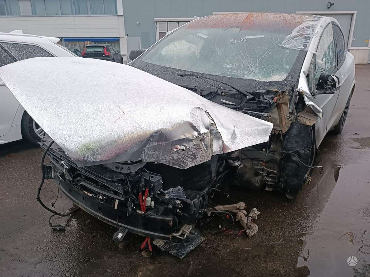 Tesla Model X rezerves daļās