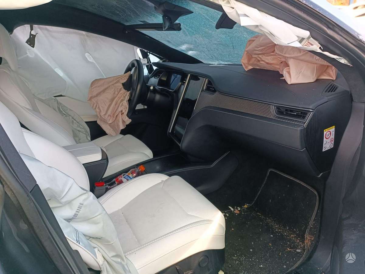 Tesla Model X dalimis