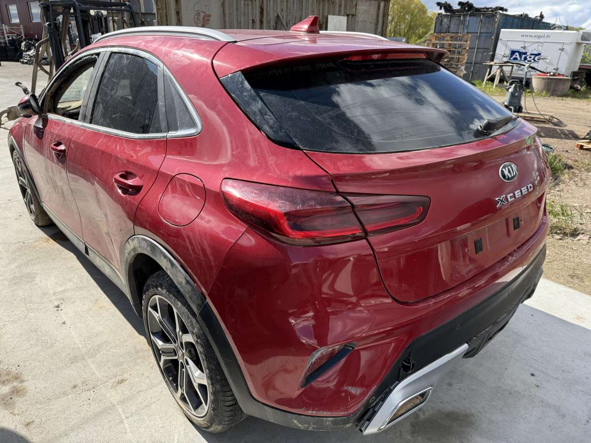 Kia XCeed dalimis
