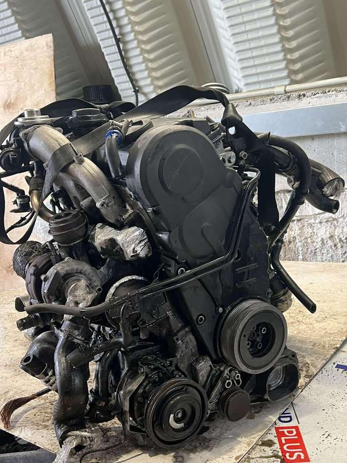 Volkswagen Passat, Variklis AWX
