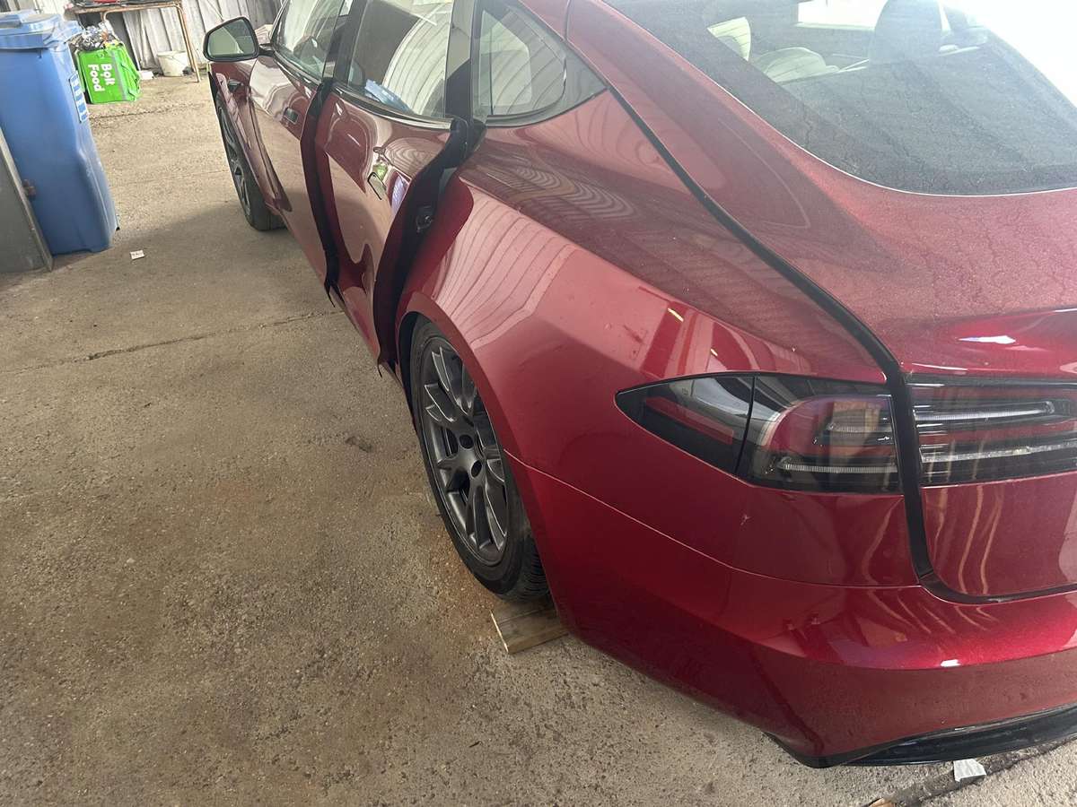 Tesla Model S Skendes baterija gera